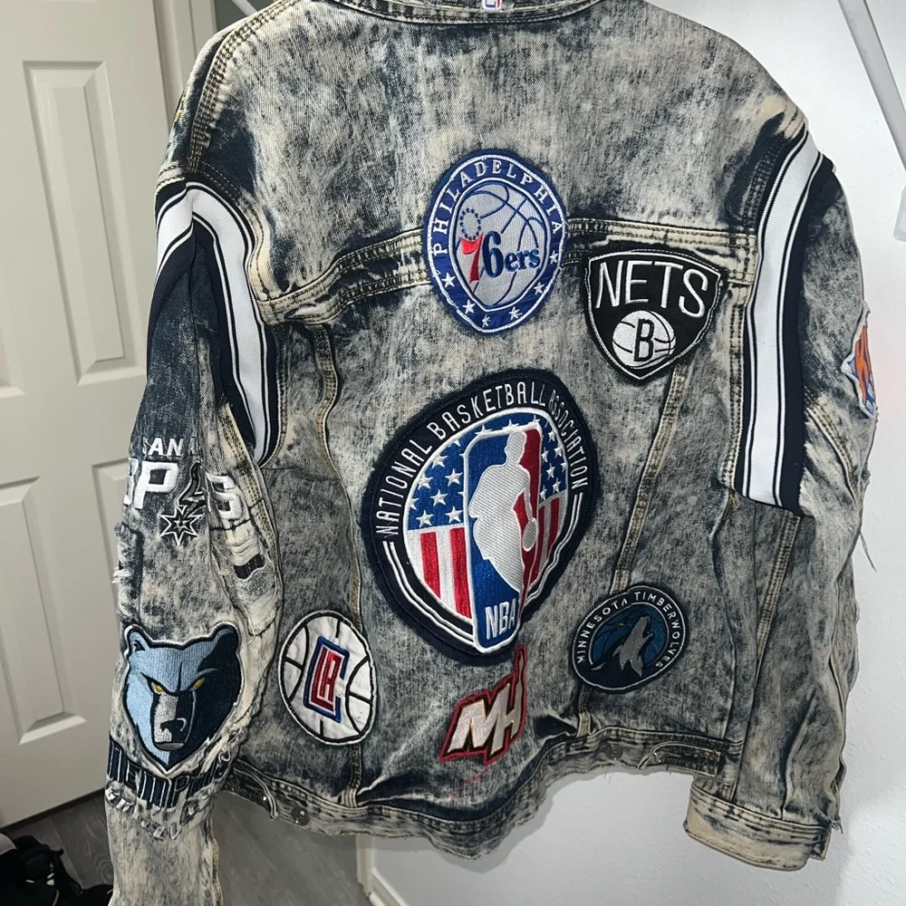 Basketball jacket - Picture 1 of 3